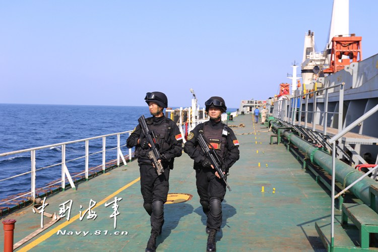中國海軍隨船護衛(wèi)官兵嚴(yán)守鐵律贏得“點贊”
